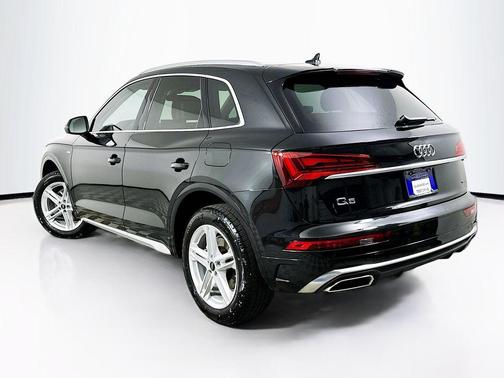 Mythos Black Metallic 2024 Audi Q5 e 55 S line quattro Premium