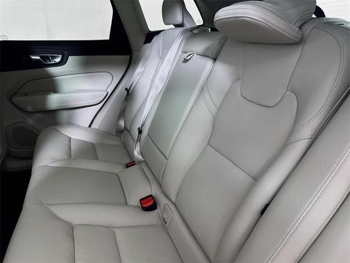 2025 Volvo XC60 B5 Core