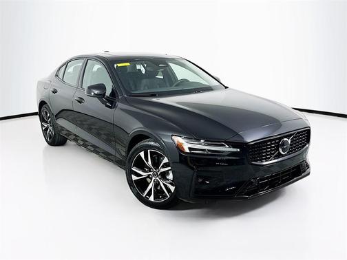 2024 Volvo S60 B5 Core Dark Theme