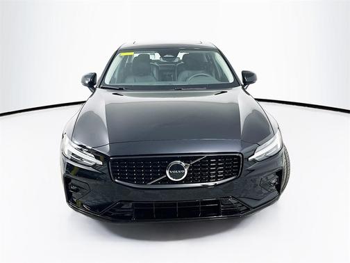 2024 Volvo S60 B5 Core Dark Theme