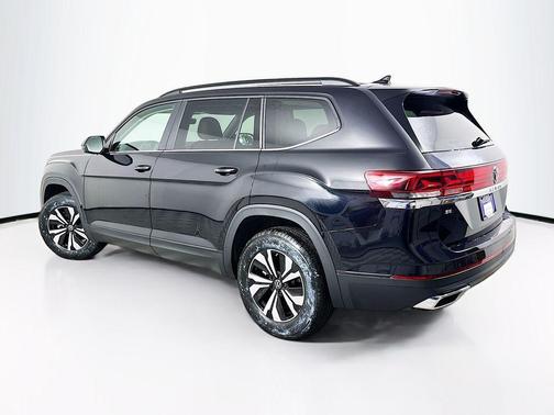 Deep Black Pearl 2026 Volkswagen Atlas 2.0T SE