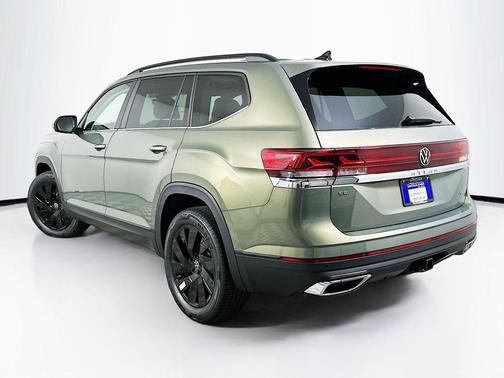 Avocado Green Pearl 2026 Volkswagen Atlas 2.0T SE W/TECHNOLOGY