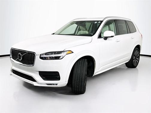 2022 Volvo XC90 T6 Momentum 7 Passenger