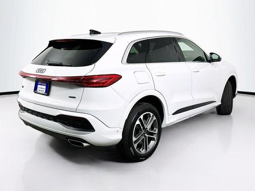 Glacier White Metallic 2025 Audi Q5 2.0T quattro Premium