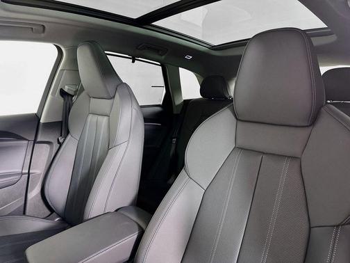 Glacier White Metallic 2025 Audi Q5 2.0T quattro Premium