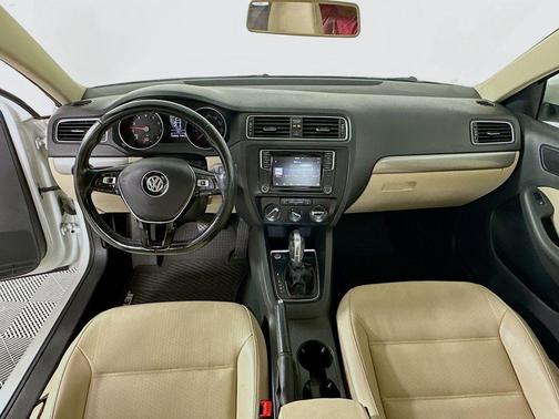 Pure White 2018 Volkswagen Jetta 1.4T SE