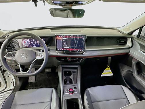 Pure White 2026 Volkswagen Tiguan 2.0T SE