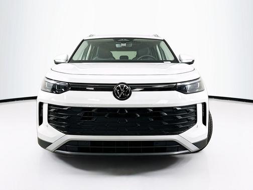 Pure White 2026 Volkswagen Tiguan 2.0T SE