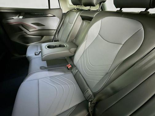 Pure White 2026 Volkswagen Tiguan 2.0T SE