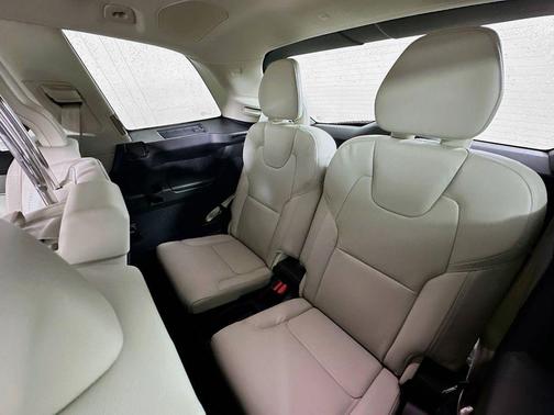 Denim Blue Metallic 2026 Volvo XC90 B6 Ultra 7-Seater