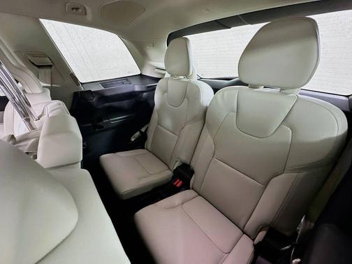 Denim Blue Metallic 2026 Volvo XC90 B6 Ultra 7-Seater