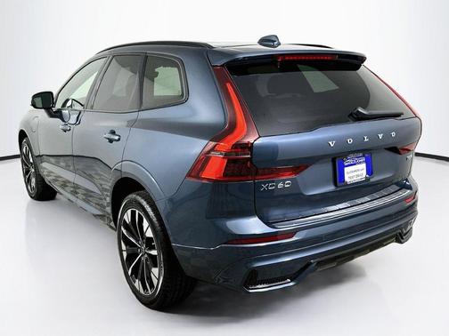 Denim Blue Metallic 2027 Volvo XC60 T8 PLUS