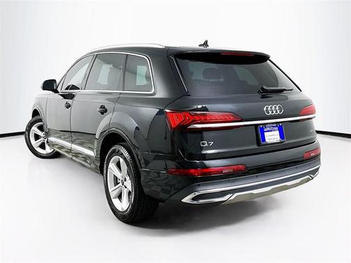 2023 Audi Q7 45 Premium