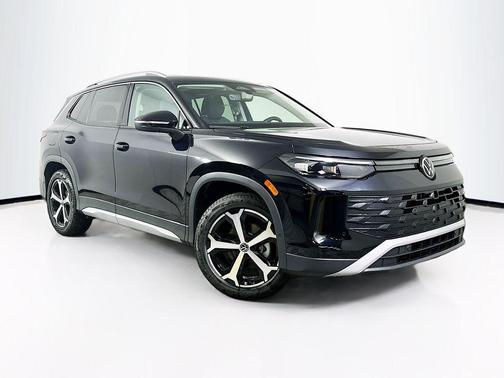 Deep Black Pearl 2026 Volkswagen Tiguan 2.0T SE