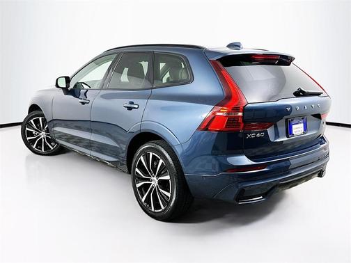 2024 Volvo XC60 B5 Plus Dark Theme