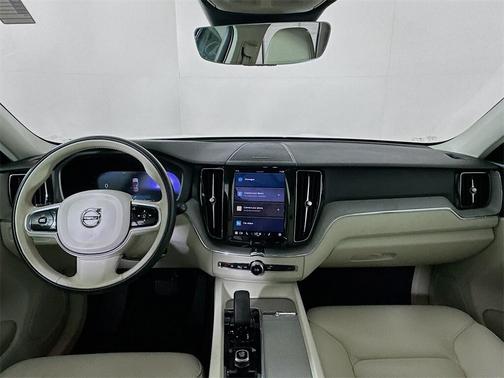 2024 Volvo XC60 B5 Plus Dark Theme