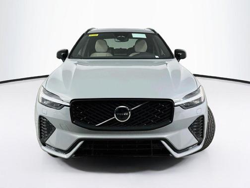 Metallic 2026 Volvo XC60 B5 Plus