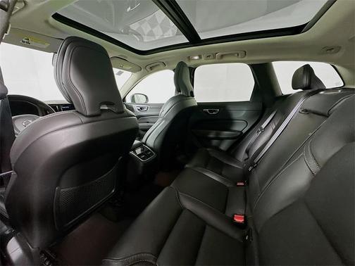 2022 Volvo XC60 B5 Inscription