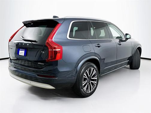 2022 Volvo XC90 T6 Momentum 7 Passenger