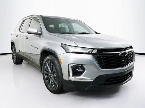 Sterling Gray Metallic 2023 Chevrolet Traverse RS