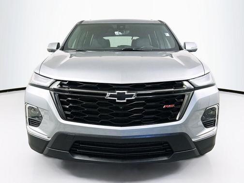 Sterling Gray Metallic 2023 Chevrolet Traverse RS