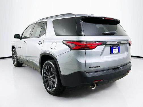 Sterling Gray Metallic 2023 Chevrolet Traverse RS