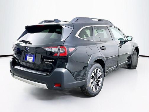 Crystal Black Silica 2025 Subaru Outback Limited