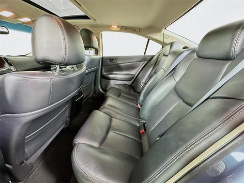 2011 Nissan Maxima SV