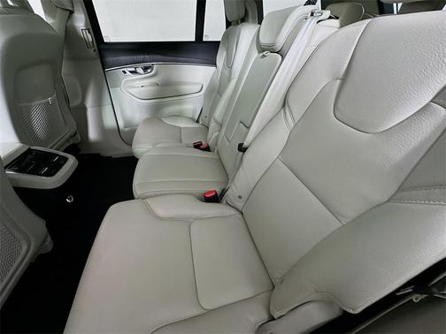 2020 Volvo XC90 T6 Momentum 7 Passenger