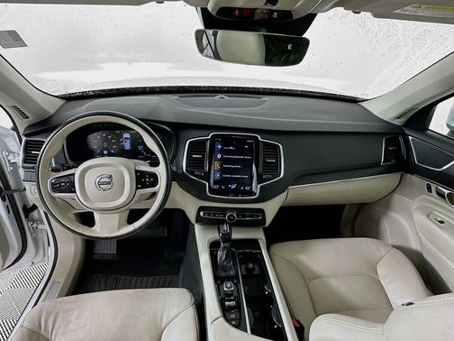 2020 Volvo XC90 T6 Momentum 7 Passenger