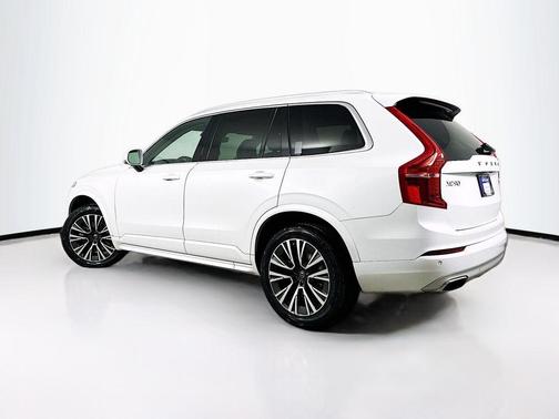 2020 Volvo XC90 T6 Momentum 7 Passenger