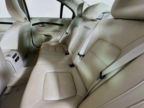 Bright Silver Metallic 2015 Volvo S80 T5