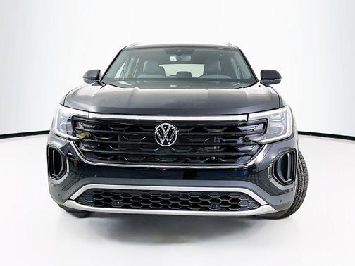 Deep Black Pearl Effect 2026 Volkswagen Atlas Cross Sport 2.0T SE W/TECHNOLOGY