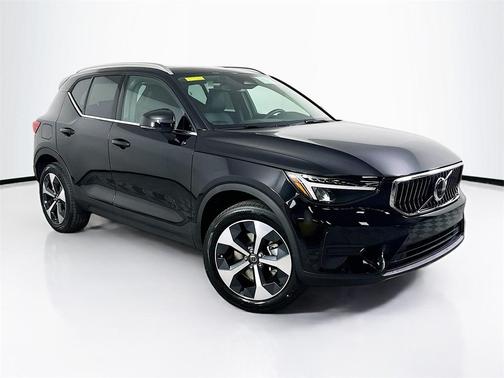 2025 Volvo XC40 B5 Core Bright Theme