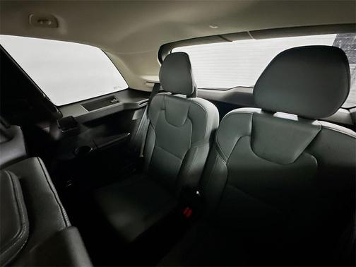 2020 Volvo XC90 T6 Momentum 7 Passenger