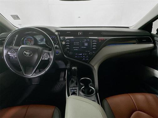2020 Toyota Camry Hybrid XLE