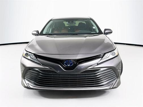 2020 Toyota Camry Hybrid XLE