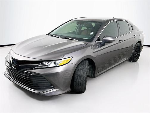 2020 Toyota Camry Hybrid XLE