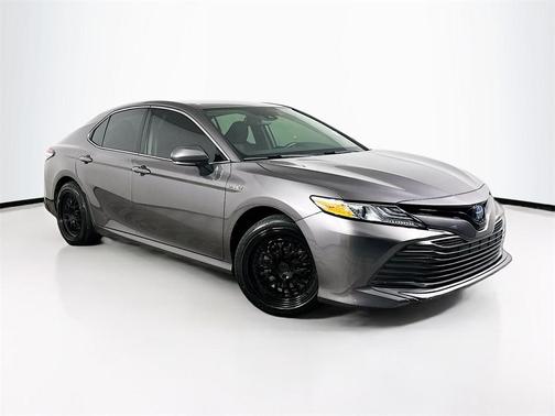 2020 Toyota Camry Hybrid XLE
