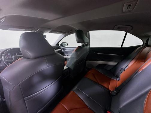 2020 Toyota Camry Hybrid XLE