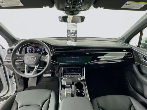 Glacier White Metallic 2026 Audi Q7 45 Premium