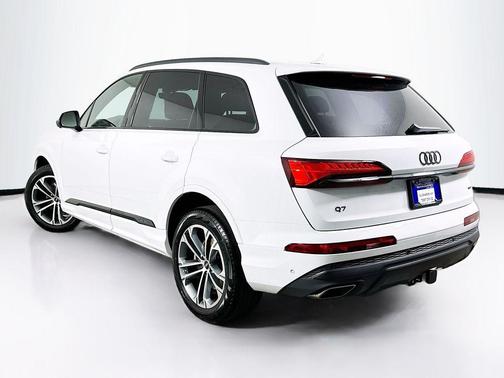 Glacier White Metallic 2026 Audi Q7 45 Premium