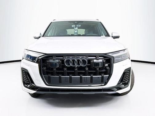 Glacier White Metallic 2026 Audi Q7 45 Premium