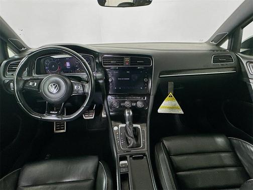 2019 Volkswagen Golf R 2.0T w/DCC & Navigation