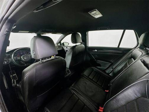 2019 Volkswagen Golf R 2.0T w/DCC & Navigation