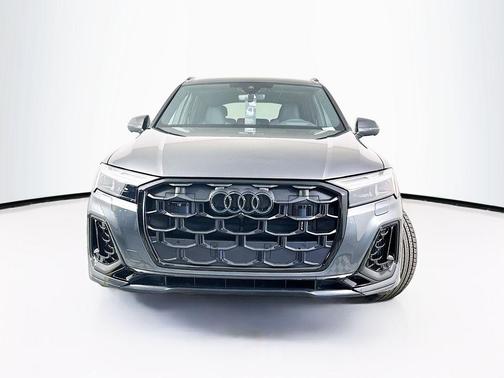 Daytona Gray Pearl 2026 Audi Q7 55 Prestige