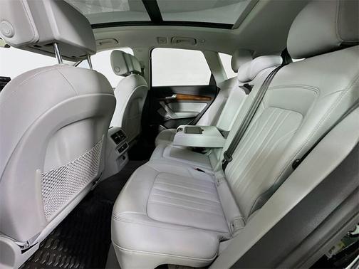 2022 Audi Q5 45 S line quattro Premium
