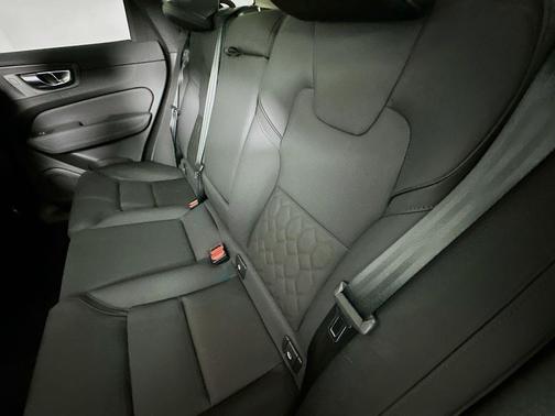 2026 Volvo XC60 B5 Core