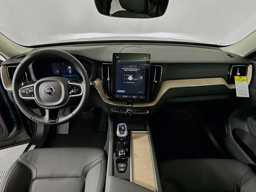 2026 Volvo XC60 B5 Core