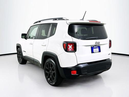 Alpine White 2017 Jeep Renegade Latitude